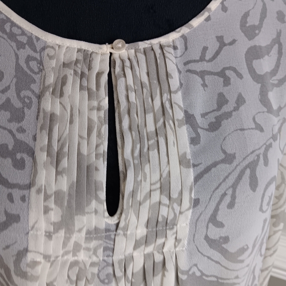 CABI Blouse - Picture 2 of 6